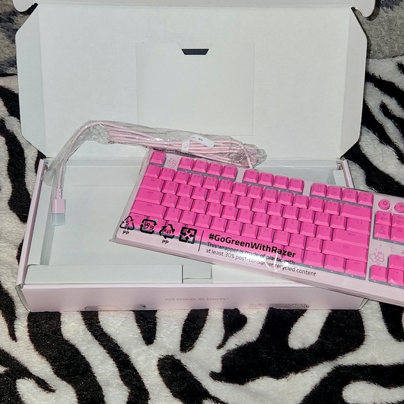 Pink Hello Kitty Razer Gaming Keyboard - Picture 4 of 6